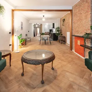 Two-bedroom In The Heart Of Appartement Anvers
