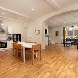 Le Calme En Plein Centre Ville: Maison 4ch 4sdb Appartement Liège